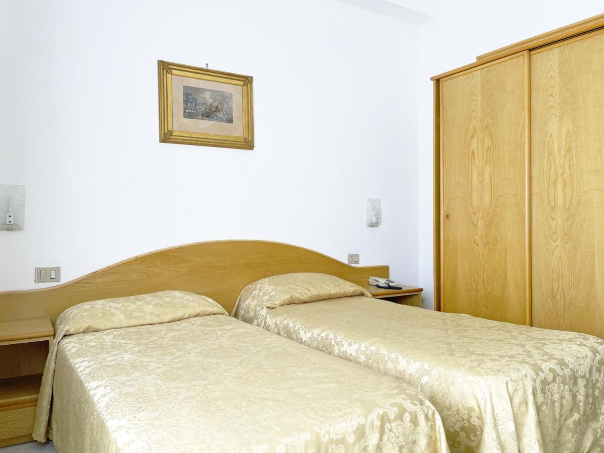 Hotel Reginella SantʼAgata sui Due Golfi Kültér fotó