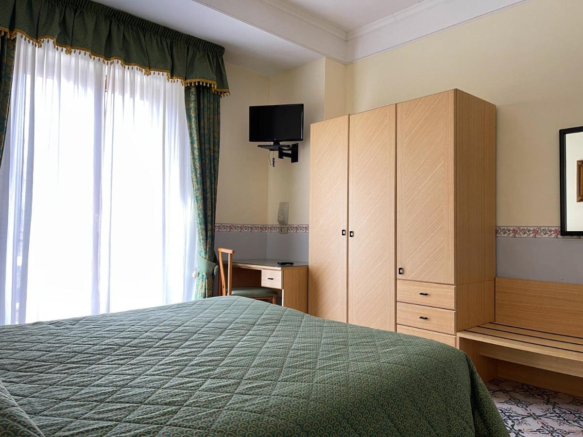Hotel Reginella SantʼAgata sui Due Golfi Kültér fotó