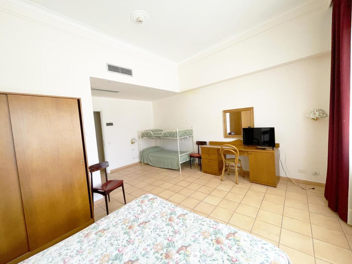 Hotel Reginella SantʼAgata sui Due Golfi Kültér fotó
