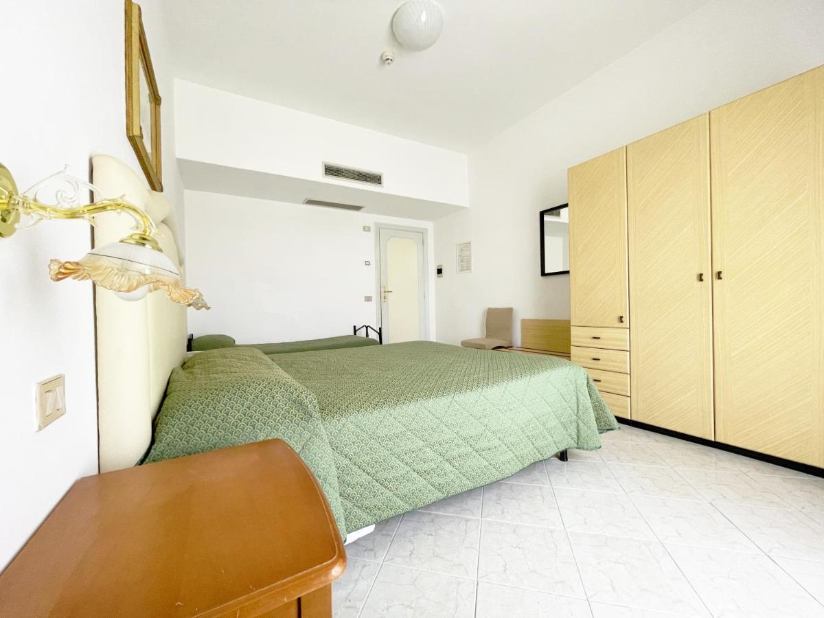 Hotel Reginella SantʼAgata sui Due Golfi Kültér fotó