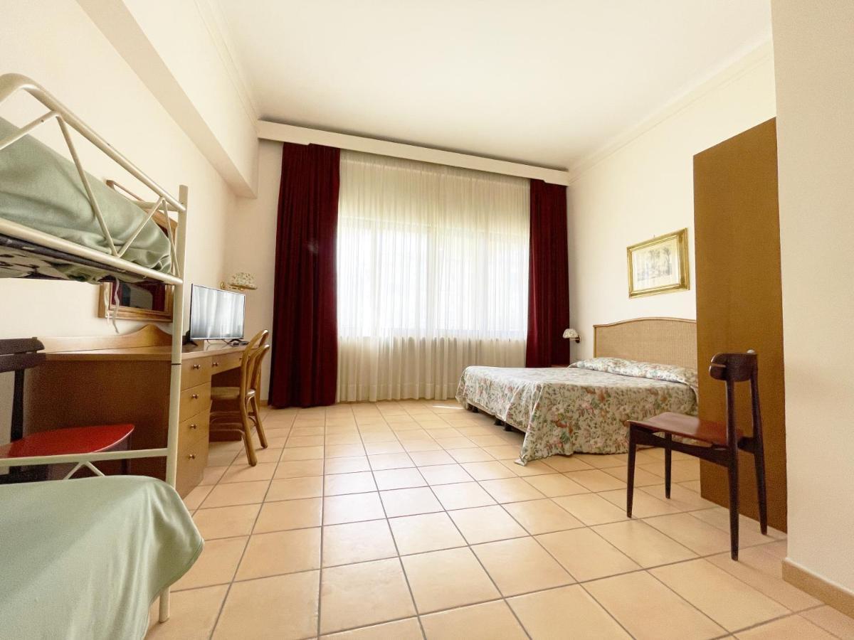 Hotel Reginella SantʼAgata sui Due Golfi Kültér fotó