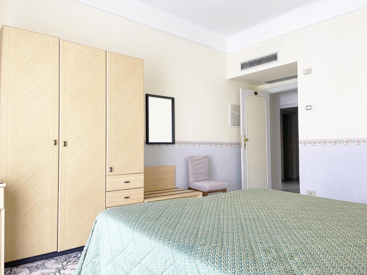 Hotel Reginella SantʼAgata sui Due Golfi Kültér fotó