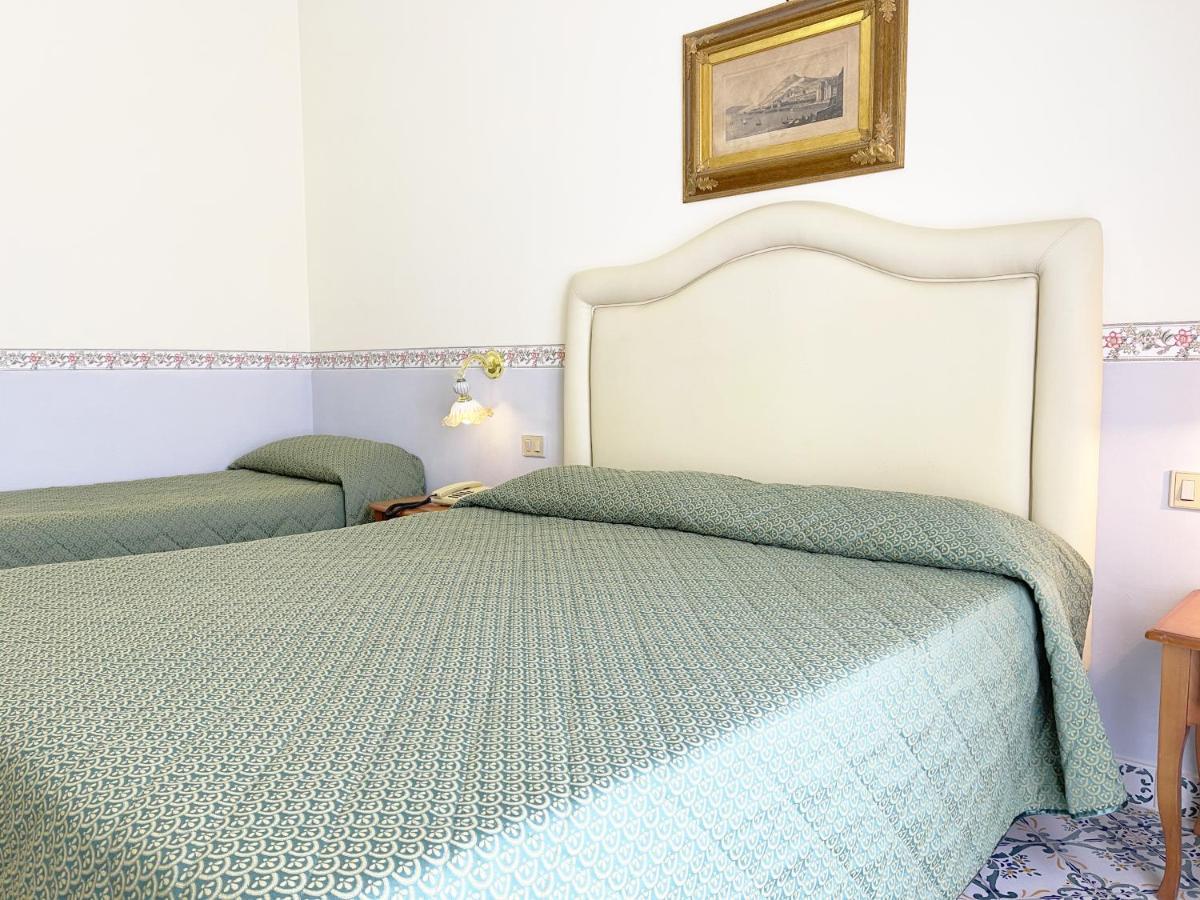 Hotel Reginella SantʼAgata sui Due Golfi Kültér fotó
