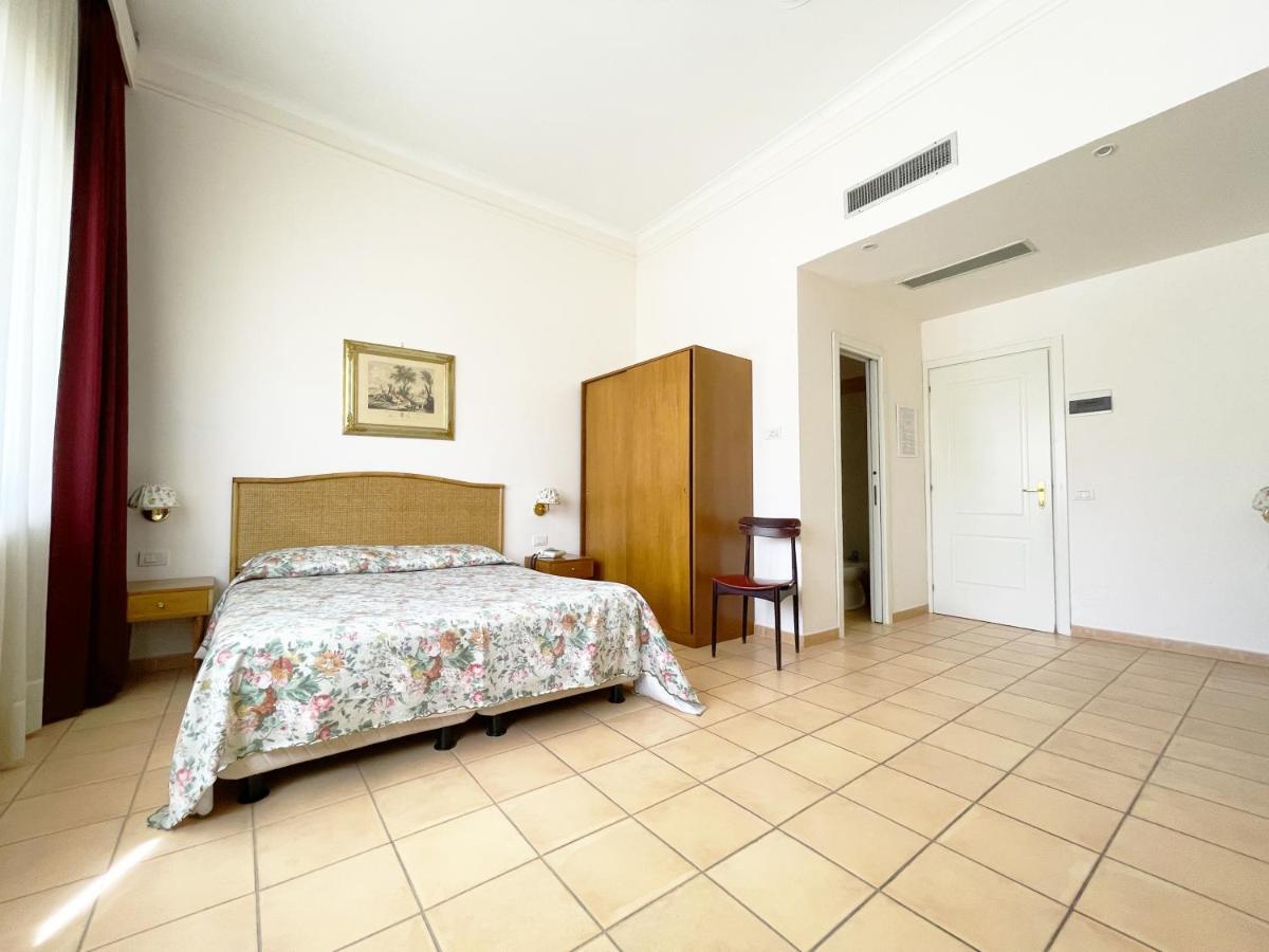 Hotel Reginella SantʼAgata sui Due Golfi Kültér fotó