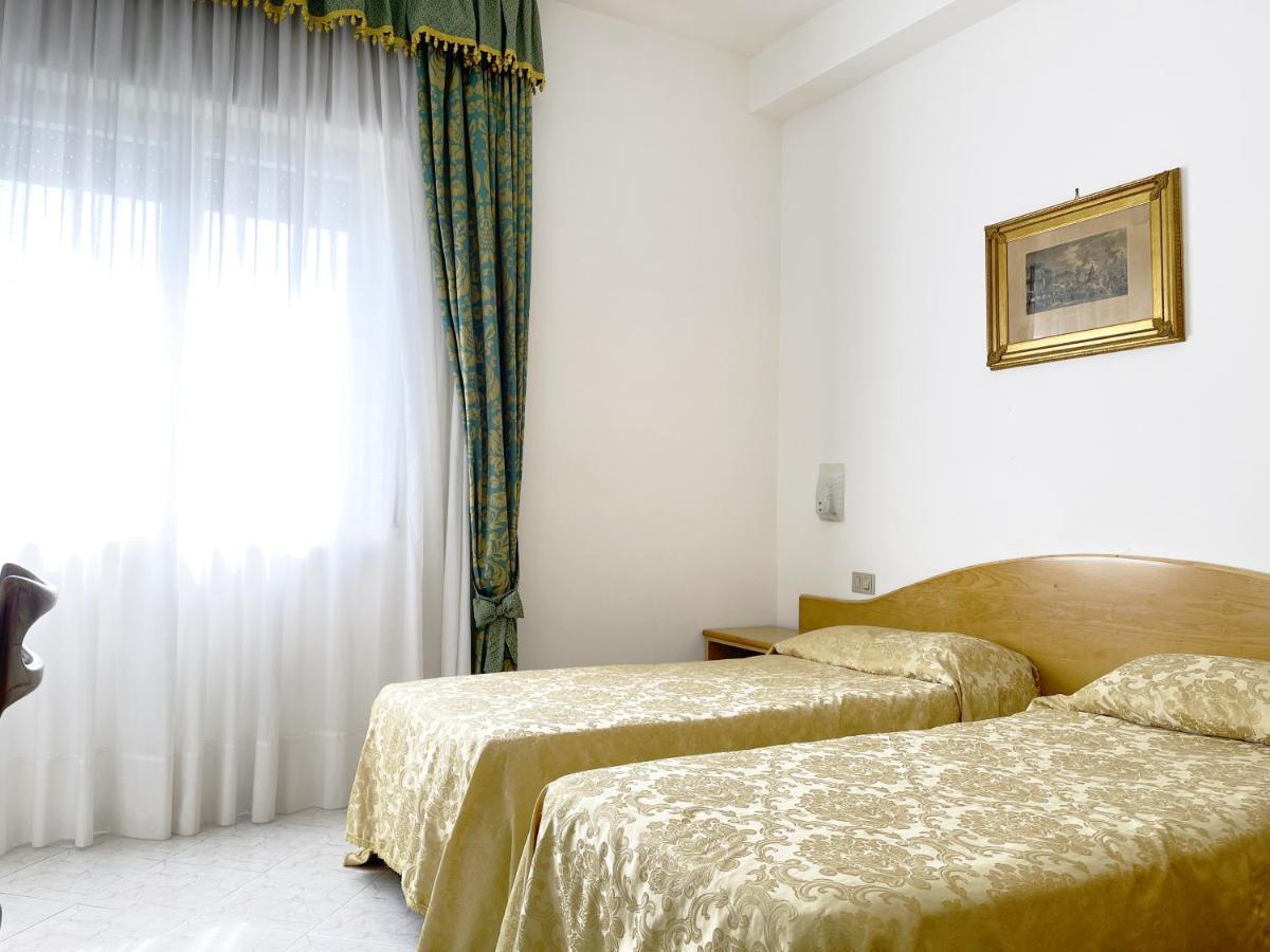 Hotel Reginella SantʼAgata sui Due Golfi Kültér fotó