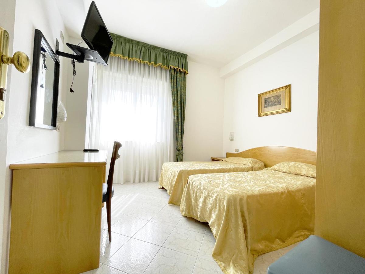 Hotel Reginella SantʼAgata sui Due Golfi Kültér fotó