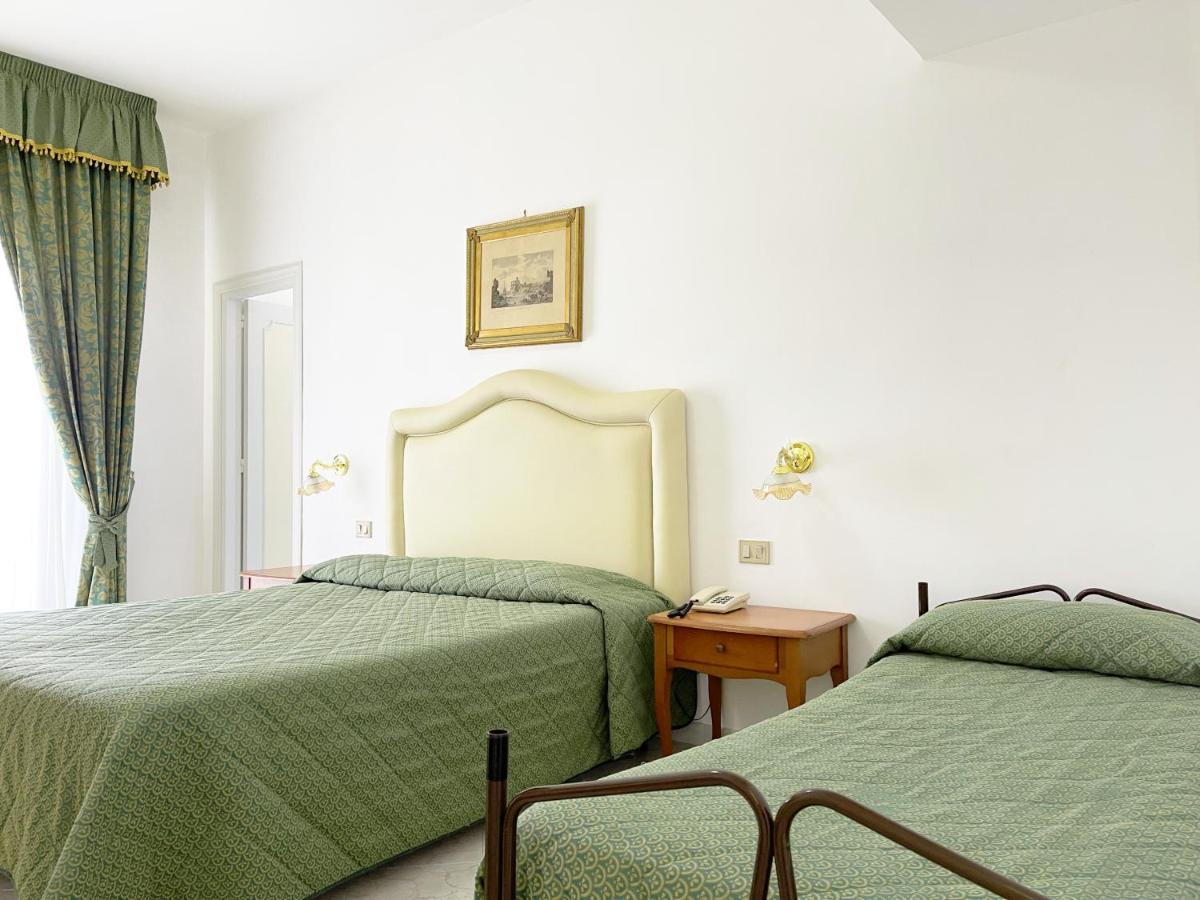 Hotel Reginella SantʼAgata sui Due Golfi Kültér fotó