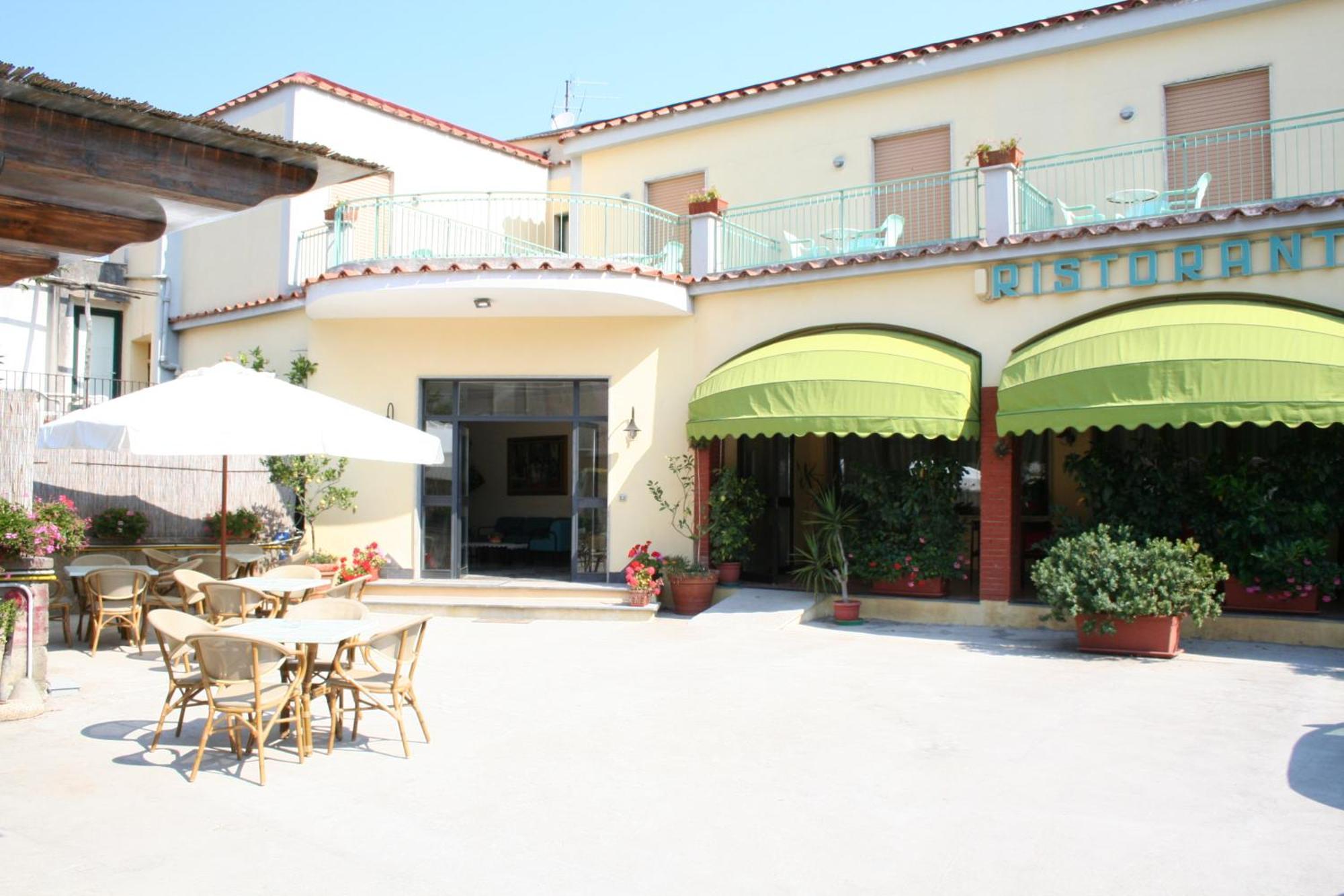 Hotel Reginella SantʼAgata sui Due Golfi Kültér fotó